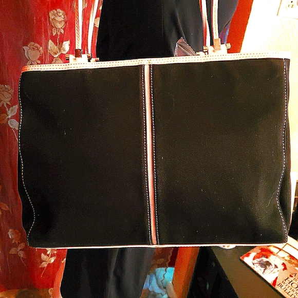 Mondani Handbags - Sofphsticated Large Black & Pink Purse by Mondani